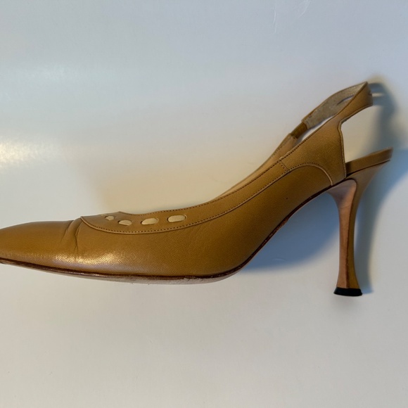Neutral Manolo Blahnik - Picture 6 of 7